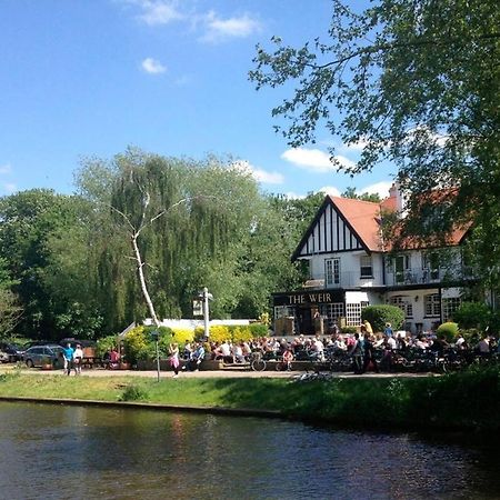 The Weir Hotel Walton-on-Thames Esterno foto