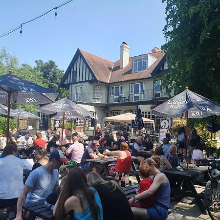 The Weir Hotel Walton-on-Thames Esterno foto