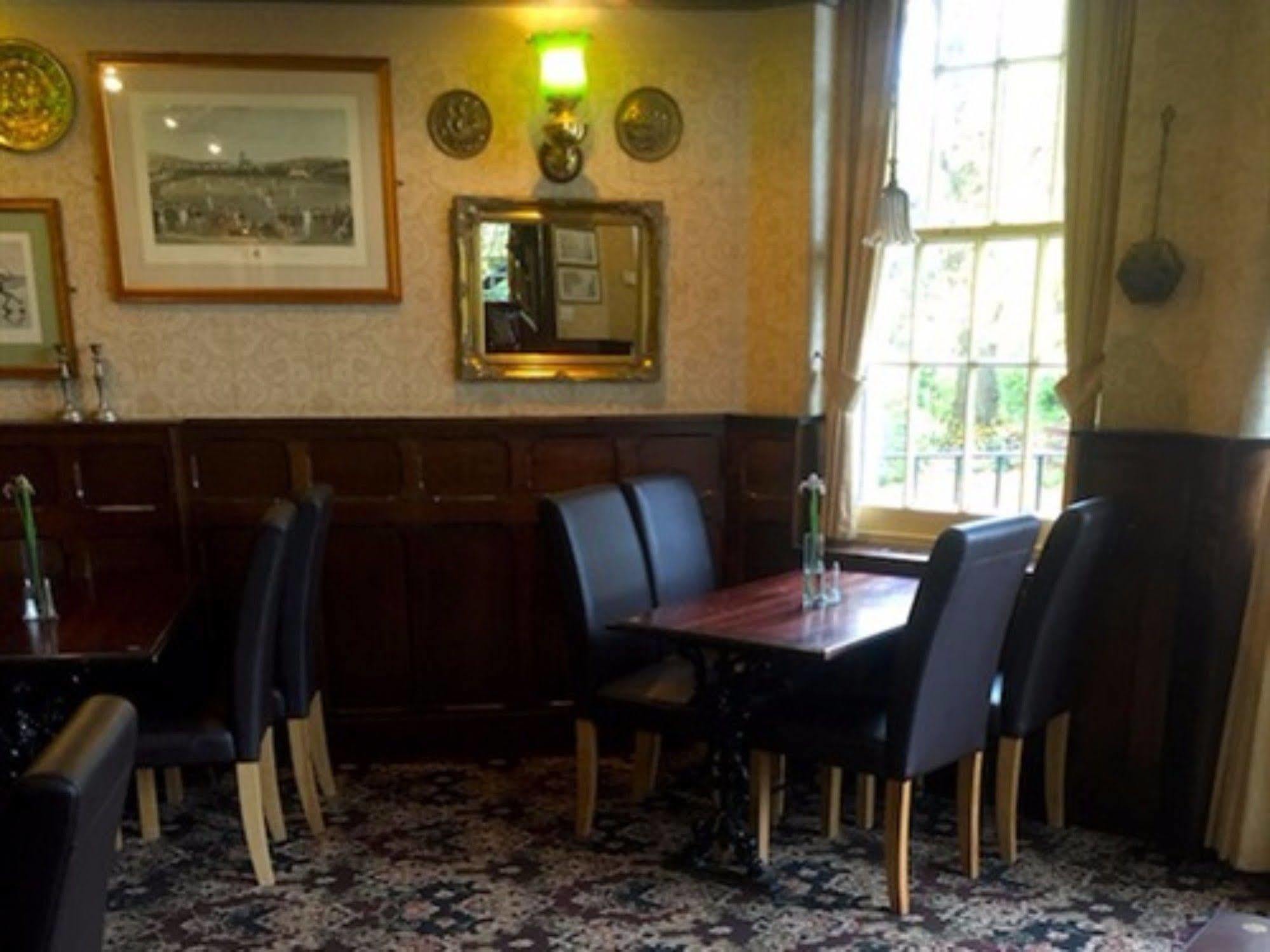 The Weir Hotel Walton-on-Thames Esterno foto