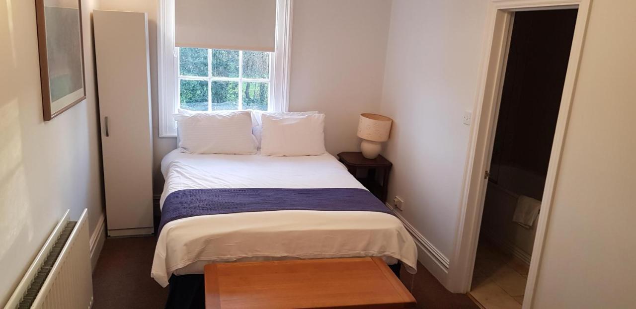 The Weir Hotel Walton-on-Thames Esterno foto