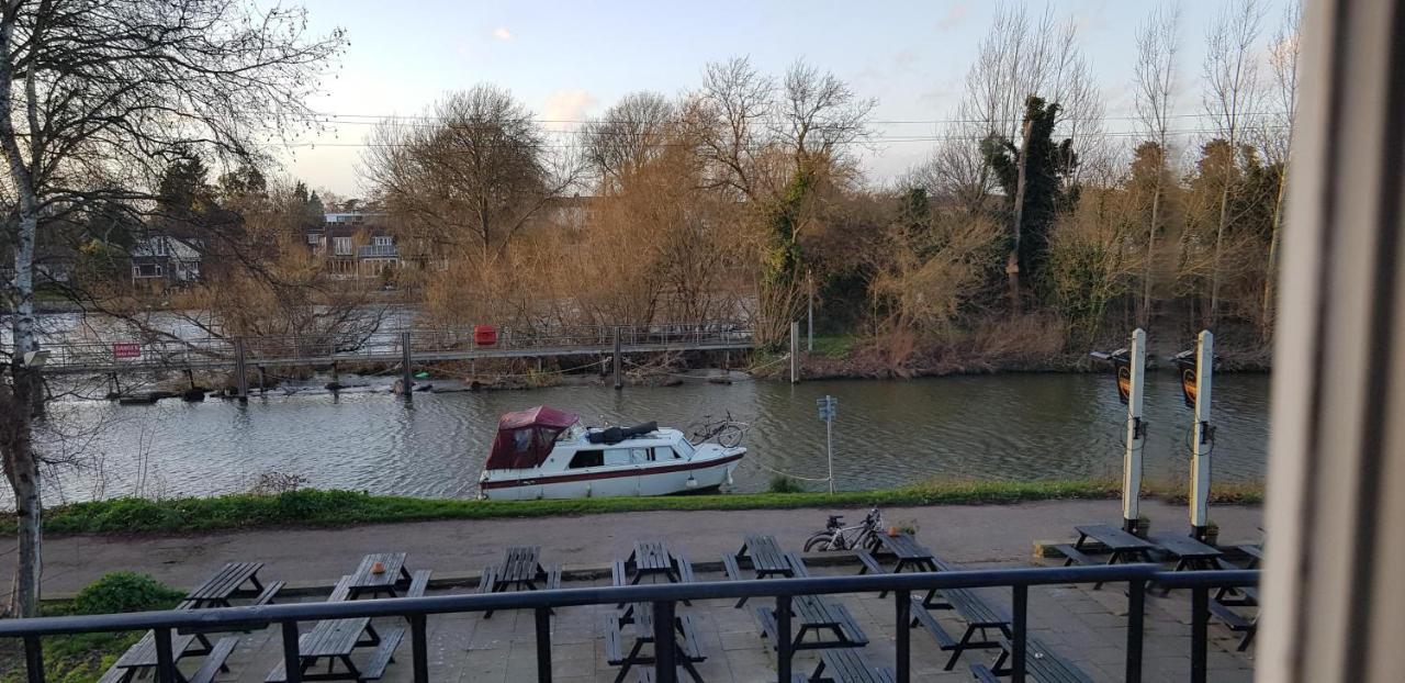 The Weir Hotel Walton-on-Thames Esterno foto